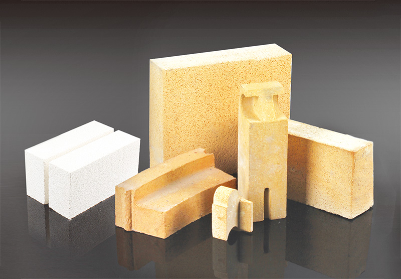 Light insulating brick for metallurgical furnace
